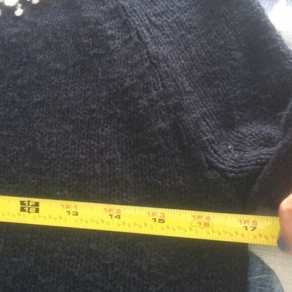 CROP sweater Abercrombie and Fitch with jeweled neck preppy black XS
C - Picture 3 of 8